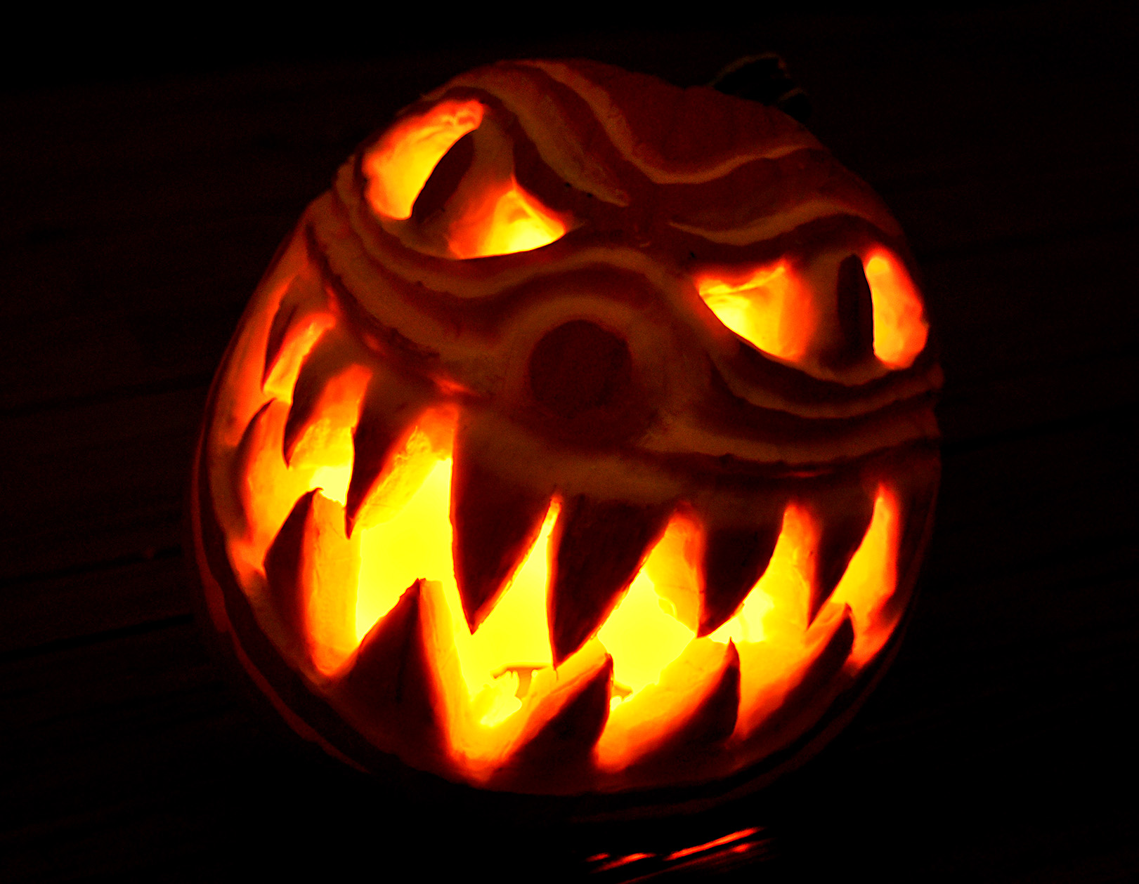 3d-halloween-pumpkin-carving-of-scary-spooky-clown-face